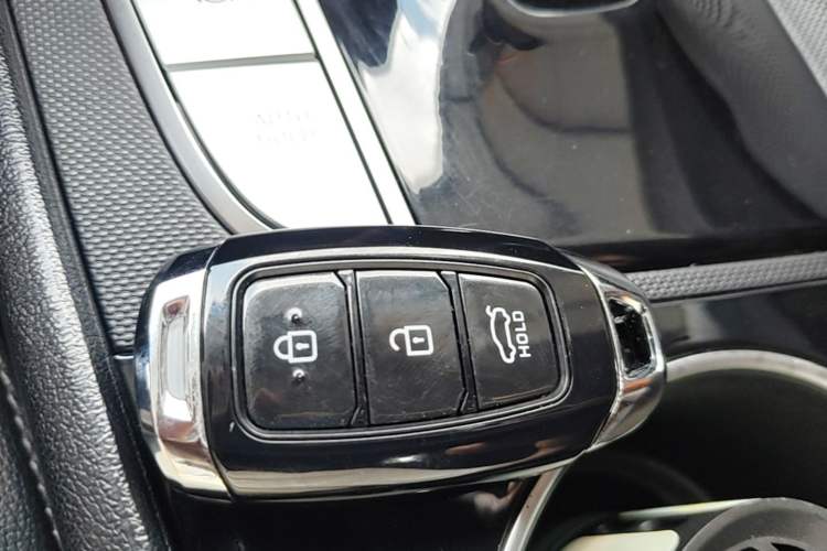 Used Hyundai Elantra 2022 1.5L CVT GLX Elite Edition Vehicle Key