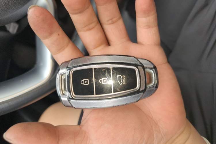 Used Hyundai Elantra 2022 1.5L CVT LUX Prestige Edition Vehicle Key