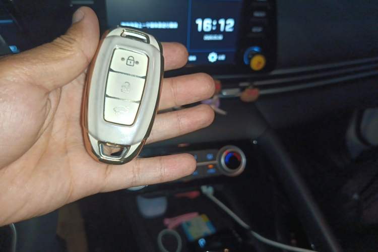 Used Hyundai Elantra 2022 1.5L CVT GLX Elite Edition Vehicle Key