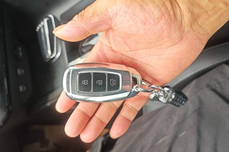 Used Hyundai Elantra 2022 1.5L CVT LUX Prestige Edition Vehicle Key