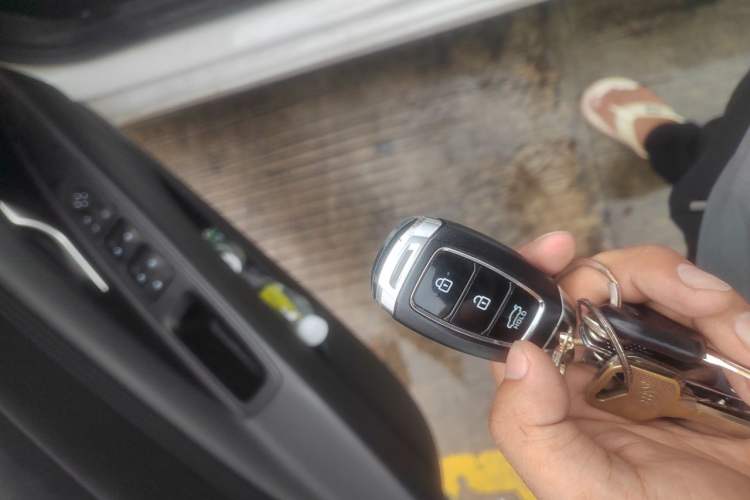 Used Hyundai Elantra 2022 1.5L CVT LUX Prestige Edition Vehicle Key