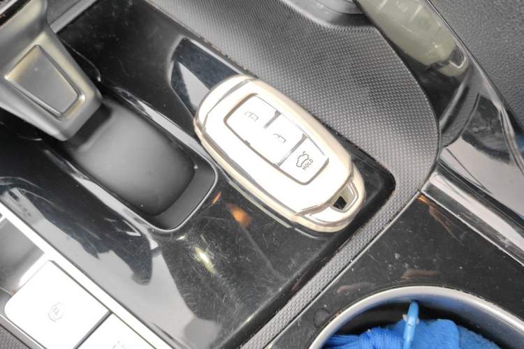 Used Hyundai Elantra 2022 1.5L CVT GLX Elite Edition Vehicle Key