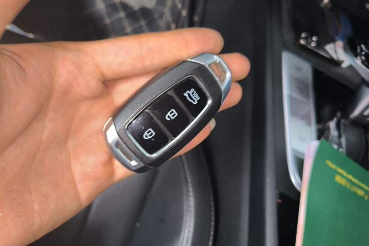 Used Hyundai Elantra 2022 1.5L CVT LUX Prestige Edition Vehicle Key