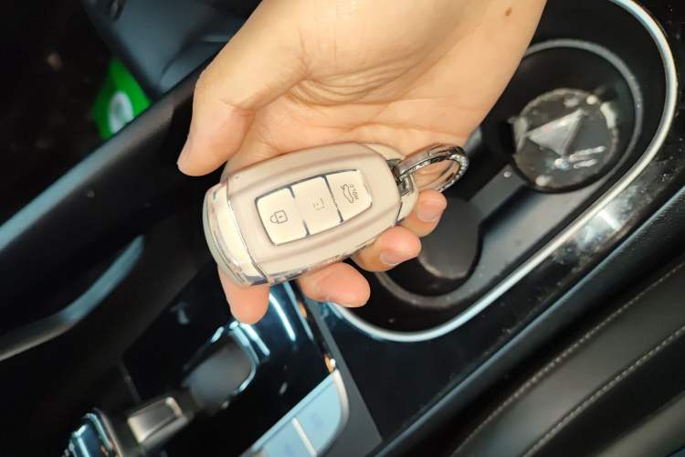 Used Hyundai Elantra 2022 1.5L CVT GLX Elite Edition Vehicle Key