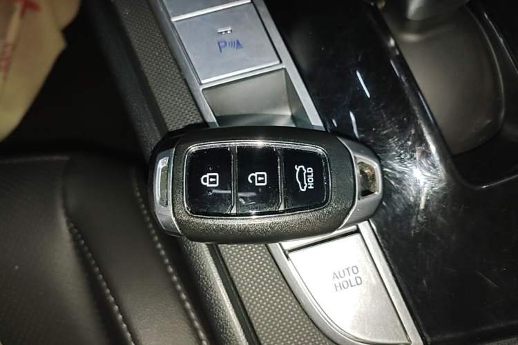 Used Hyundai Elantra 2022 1.5L CVT LUX Prestige Edition Vehicle Key