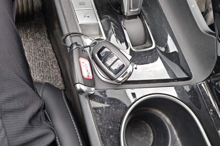 Used Hyundai Elantra 2022 1.5L CVT GLX Elite Edition Vehicle Key