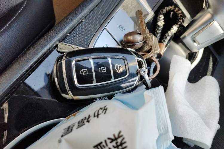 Used Hyundai Elantra 2022 1.5L CVT LUX Prestige Edition Vehicle Key