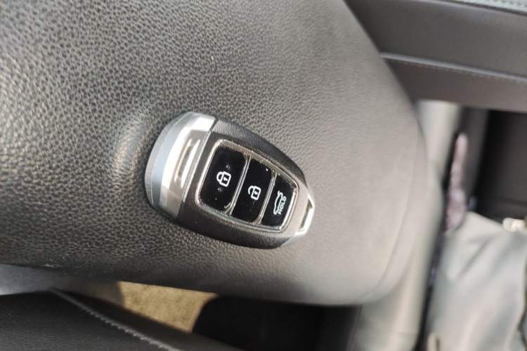 Used Hyundai Elantra 2022 1.5L CVT LUX Prestige Edition Vehicle Key