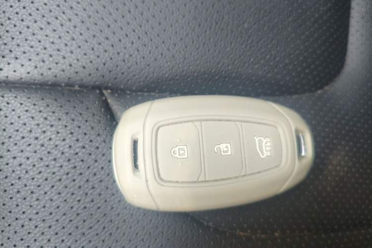 Used Hyundai Elantra 2022 1.5L CVT GLX Elite Edition Vehicle Key