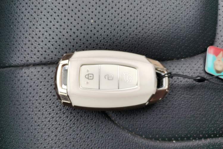 Used Hyundai Elantra 2022 1.5L CVT LUX Prestige Edition Vehicle Key