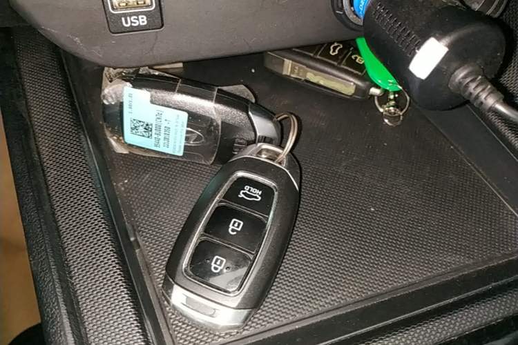 Used Hyundai Elantra 2022 1.5L CVT GLX Elite Edition Vehicle Key