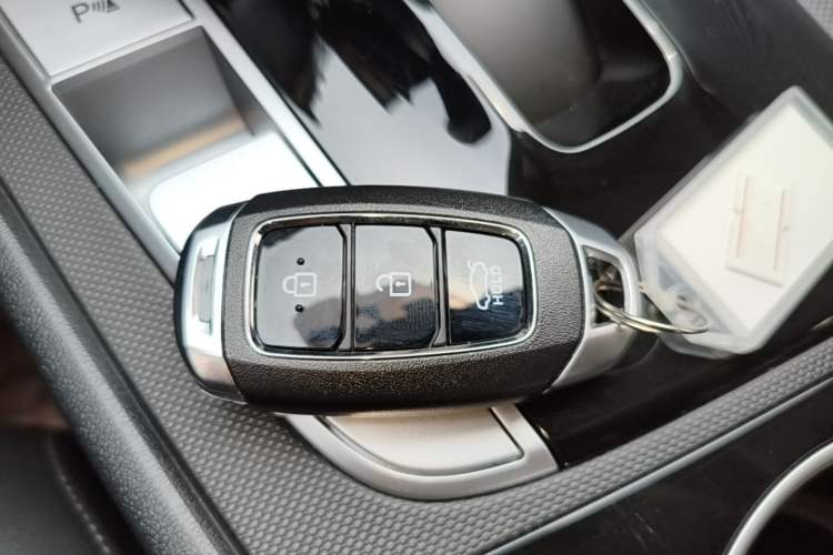 Used Hyundai Elantra 2022 1.5L CVT GLX Elite Edition Vehicle Key