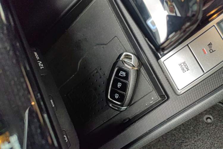 Used Hyundai Elantra 2022 1.5L CVT LUX Prestige Edition Vehicle Key