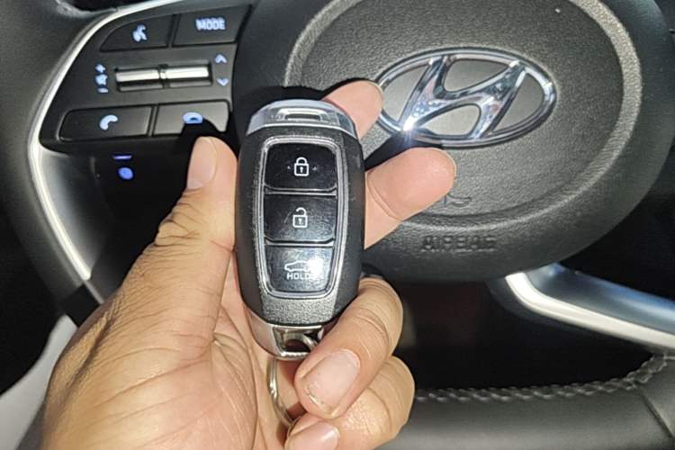 Used Hyundai Elantra 2022 1.5L CVT LUX Prestige Edition Vehicle Key