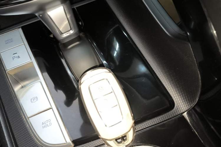 Used Hyundai Elantra 2022 1.5L CVT LUX Prestige Edition Vehicle Key