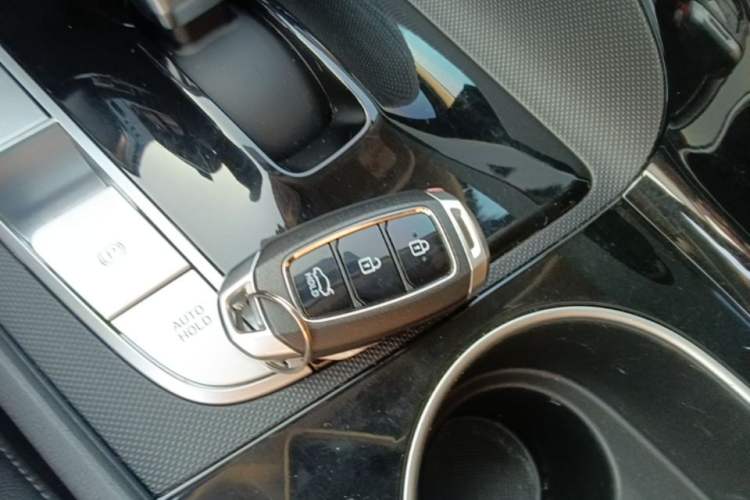 Used Hyundai Elantra 2022 1.5L CVT GLX Elite Edition Vehicle Key