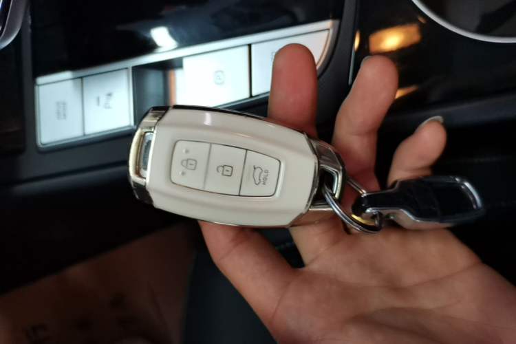 Used Hyundai Elantra 2022 1.5L CVT LUX Prestige Edition Vehicle Key