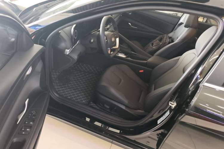 Used Hyundai Elantra 2023 1.5L CVT GLX Elite Edition Driver Seat