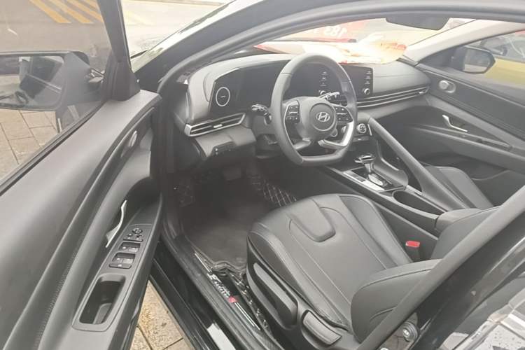 Used Hyundai Elantra 2023 1.5L CVT GLX Elite Edition Driver Seat