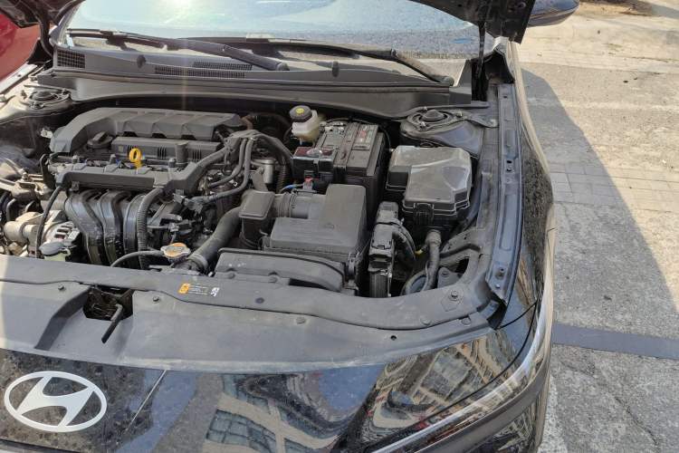 Used Hyundai Elantra 2023 1.5L CVT LUX Prestige Edition Engine Bay Left