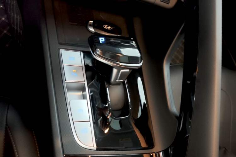 Used Hyundai Elantra 2023 1.5L CVT GLX Elite Edition Gear Lever