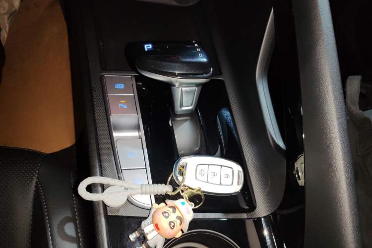 Used Hyundai Elantra 2023 1.5L CVT GLX Elite Edition Gear Lever