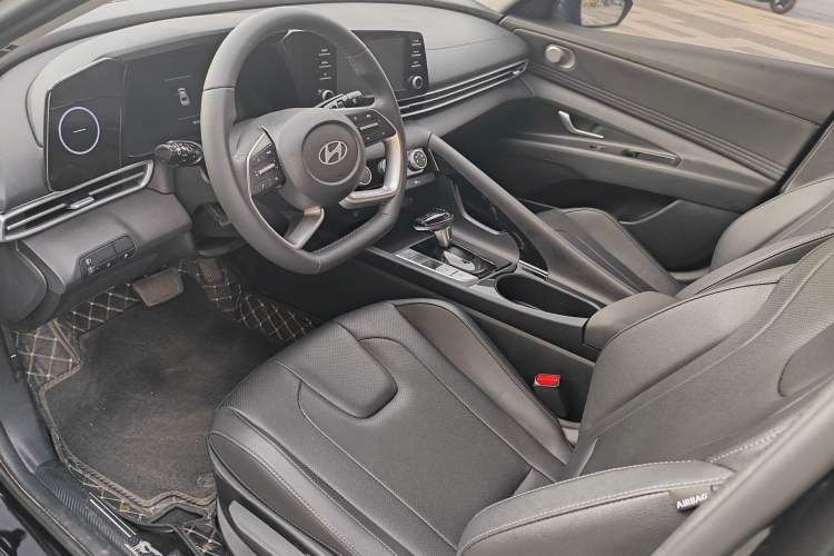 Used Hyundai Elantra 2023 1.5L CVT GLX Elite Edition Interior 4