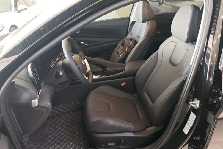 Used Hyundai Elantra 2023 1.5L CVT GLX Elite Edition Left Front Seat