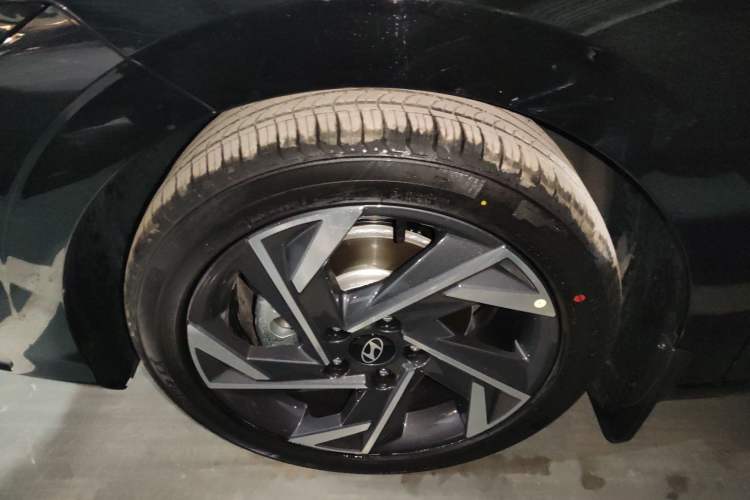 Used Hyundai Elantra 2023 1.5L CVT GLX Elite Edition Left Front Wheel Hub