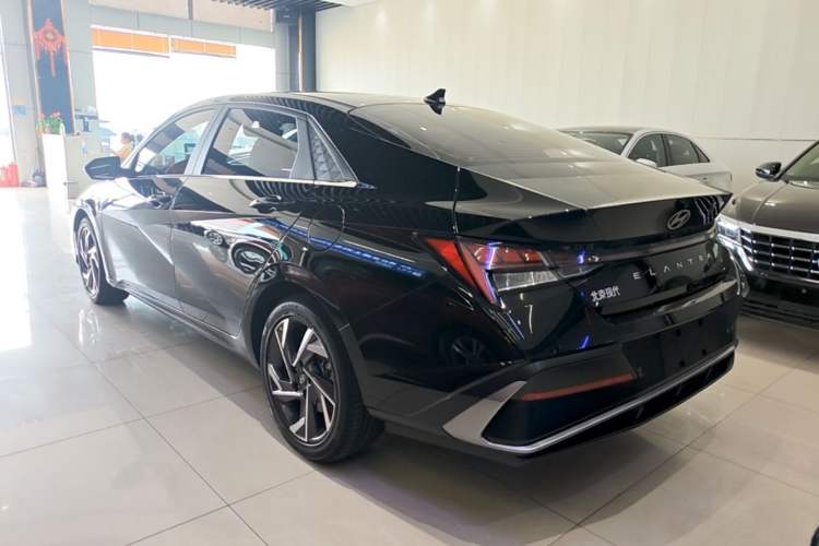 Used Hyundai Elantra 2023 1.5L CVT GLX Elite Edition Rear Left 45 Deg
