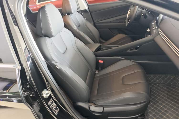 Used Hyundai Elantra 2023 1.5L CVT GLX Elite Edition Right Front Seat