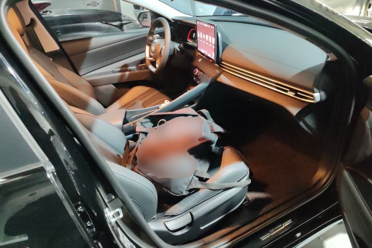 Used Hyundai Elantra 2023 1.5L CVT GLX Elite Edition Right Front Seat