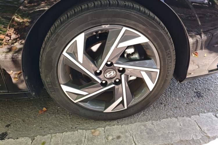 Used Hyundai Elantra 2023 1.5L CVT GLX Elite Edition Right Front Wheel Hub