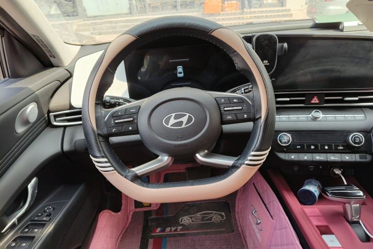 Used Hyundai Elantra 2023 1.5L CVT LUX Prestige Edition Steering Wheel