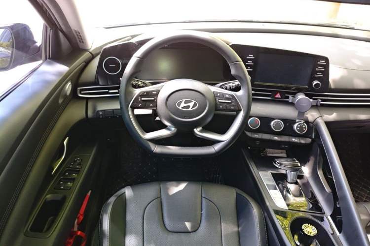 Used Hyundai Elantra 2023 1.5L CVT GLX Elite Edition Steering Wheel