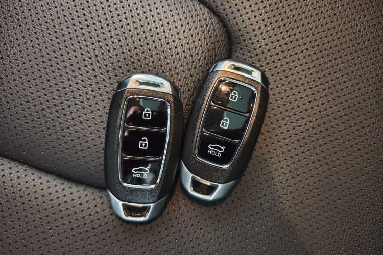 Used Hyundai Elantra 2023 1.5L CVT GLX Elite Edition Vehicle Key