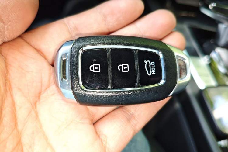 Used Hyundai Elantra 2023 1.5L CVT GLX Elite Edition Vehicle Key
