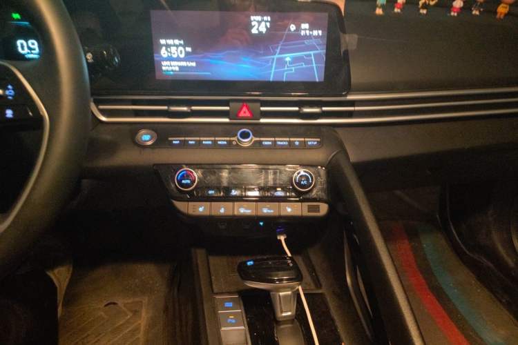 Used Hyundai Elantra 2023 1.5L CVT LUX Prestige Edition Audio And AC Panel
