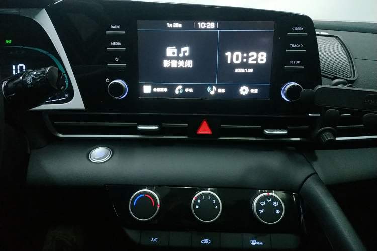 Used Hyundai Elantra 2023 1.5L CVT GLX Elite Edition Audio And AC Panel