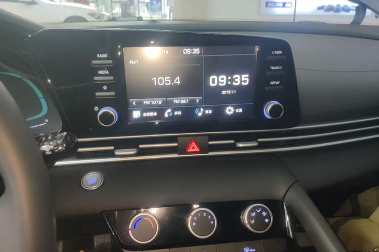 Used Hyundai Elantra 2023 1.5L CVT GLX Elite Edition Audio And AC Panel