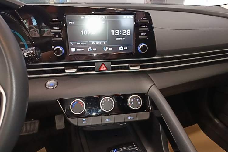 Used Hyundai Elantra 2023 1.5L CVT GLX Elite Edition Audio And AC Panel