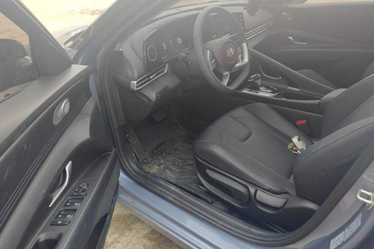 Used Hyundai Elantra 2023 1.5L CVT GLX Elite Edition Driver Seat