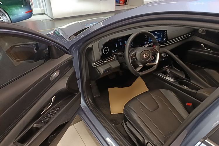 Used Hyundai Elantra 2023 1.5L CVT GLX Elite Edition Driver Seat