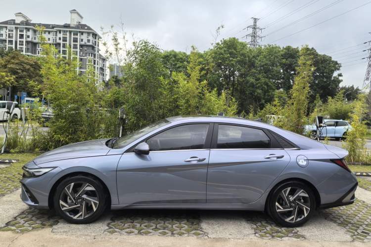 Used Hyundai Elantra 2023 1.5L CVT LUX Prestige Edition Exterior 3