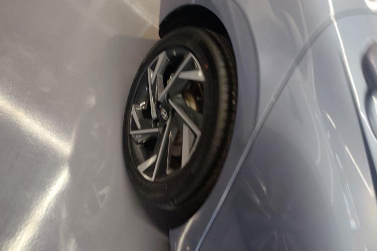 Used Hyundai Elantra 2023 1.5L CVT LUX Prestige Edition Exterior 5