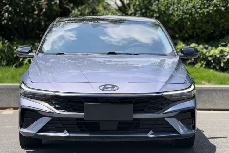 Used Hyundai Elantra 2023 1.5L CVT LUX Prestige Edition Exterior 5