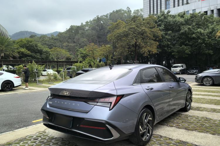 Used Hyundai Elantra 2023 1.5L CVT LUX Prestige Edition Exterior 6