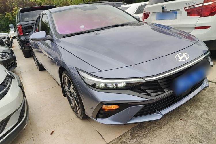 Used Hyundai Elantra 2023 1.5L CVT GLX Elite Edition Front Right 45 Deg