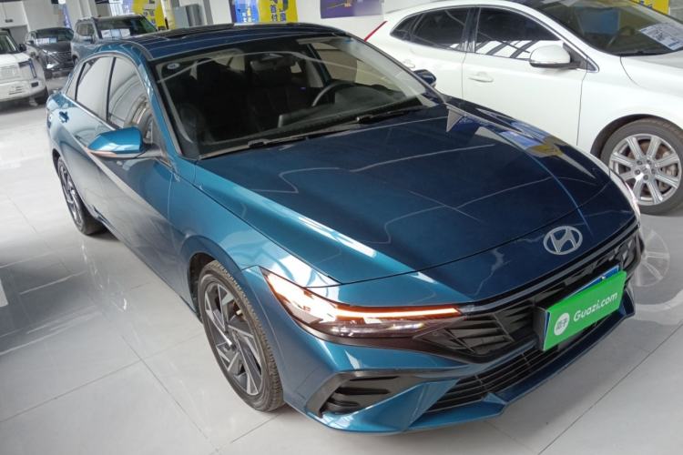 Used Hyundai Elantra 2023 1.5L CVT LUX Prestige Edition Front Right 45 Deg