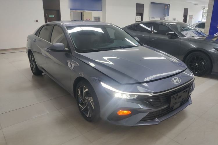Used Hyundai Elantra 2023 1.5L CVT GLX Elite Edition Front Right 45 Deg